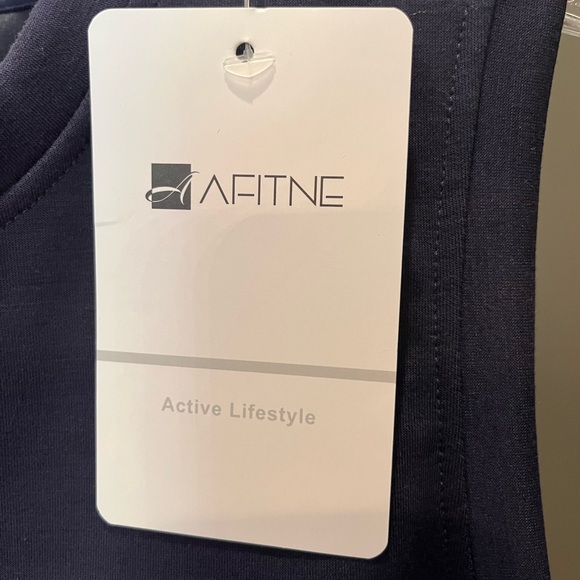 NWT Afitne Active Lifestyle Navy Sleeveless Tee Size L - Picture 5 of 6